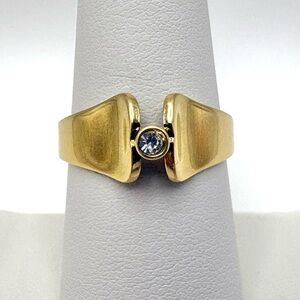 Avon Gold Bezel Set Solitaire Cubic Zirconia Vintage Ring Size 8